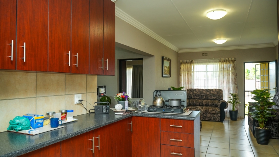 6 Bedroom Property for Sale in Flamwood North West